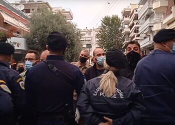 Αστυνομικός κλοιός γύρω από το ΕΠΑΛ Σταυρούπολης – Ένταση μεταξύ αστυνομικών και μελών των ΕΛΜΕ (Βίντεο)