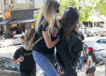 Δολοφονία στον Εύοσμο: Η μητέρα μου με έβαλε να πω ότι με κακοποιούσε σεξουαλικά, λέει η κόρη από τη φυλακή