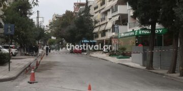Εύοσμος: Ένταση έξω από το ΕΠΑΛ Ευόσμου – Μαθητές έκαψαν κάδους και πέταξαν πέτρες (Εικόνες & βίντεο)