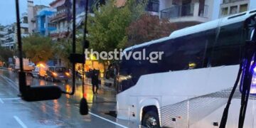 Θεσσαλονίκη: Άνοιξε η γη και… ρούφηξε λεωφορείο (Εικόνες & βίντεο)