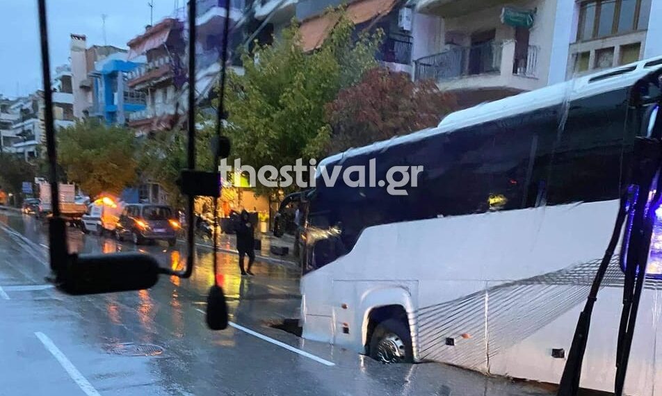 Θεσσαλονίκη: Άνοιξε η γη και… ρούφηξε λεωφορείο (Εικόνες & βίντεο)