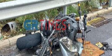 Σοκ από τροχαίο με μηχανή στον Εύοσμο – Τυλίχθηκε στις φλόγες – Σοβαρά τραυματίας ο αναβάτης της