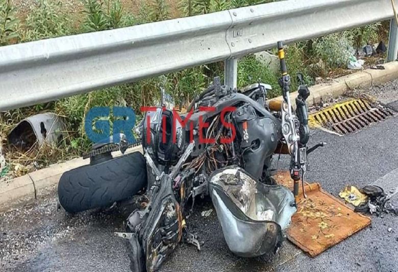 Σοκ από τροχαίο με μηχανή στον Εύοσμο – Τυλίχθηκε στις φλόγες – Σοβαρά τραυματίας ο αναβάτης της
