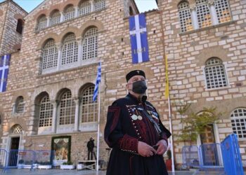 Θεσσαλονίκη: Εισαγγελική παρέμβαση για ιερέα που φέρεται να έβαλε πιστούς στον Αγ. Δημήτριο χωρίς μάσκα