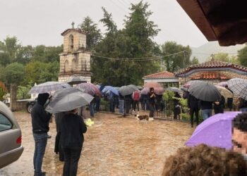 Νίκος Τσουμάνης: Θρήνος στην κηδεία του ποδοσφαιριστή (Εικόνα)