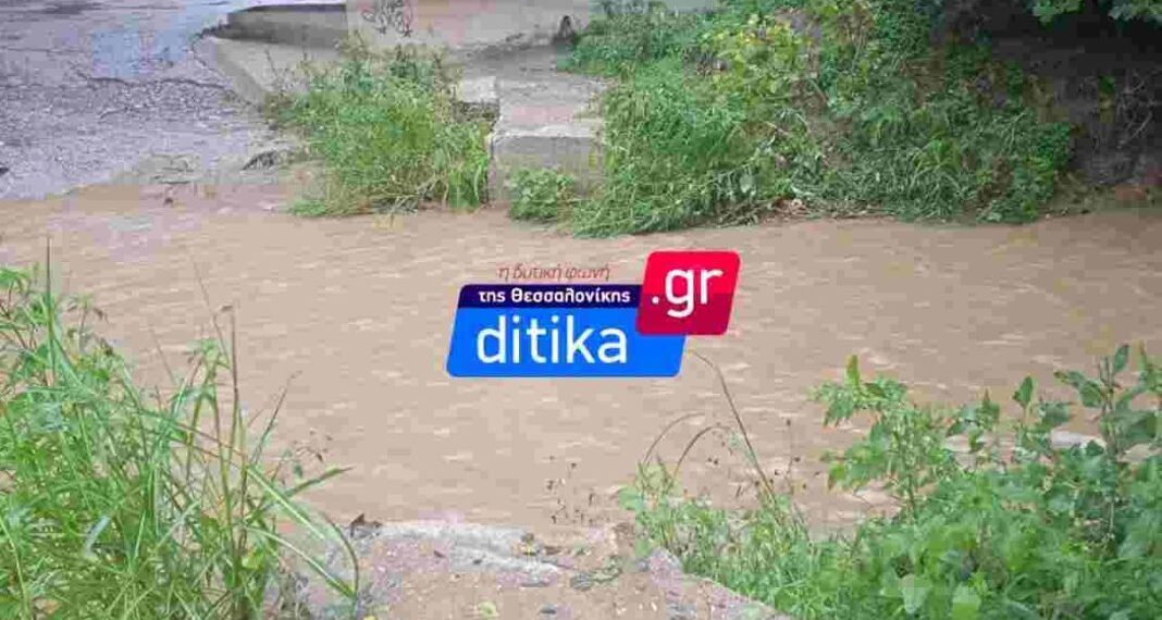 Θεσσαλονίκη: Φούσκωσε το ρέμα της Πολίχνης από την κακοκαιρία «Μπάλλος»