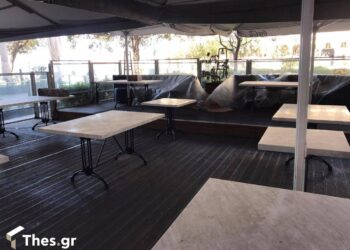 Θεσσαλονίκη: Οι επιχειρηματίες στην Αριστοτέλους απεγκατέστησαν εξωτερικά φώτα και θερμάστρες (Εικόνες)