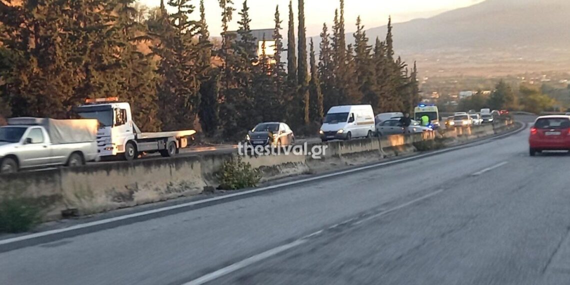 Τροχαίο ατύχημα με δύο τραυματίες στη Μουδανιών