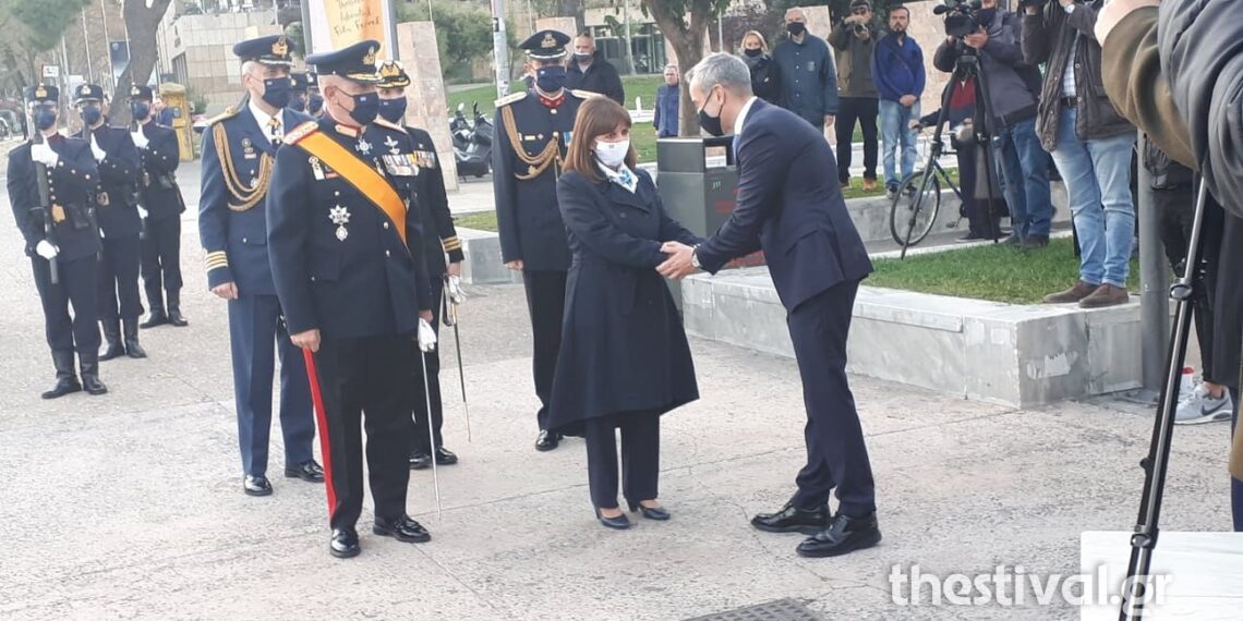 Παρουσία Σακελλαροπούλου η έπαρση της σημαίας στον Λευκό Πύργο (Εικόνες & βίντεο)