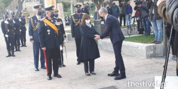 Παρουσία Σακελλαροπούλου η έπαρση της σημαίας στον Λευκό Πύργο (Εικόνες & βίντεο)