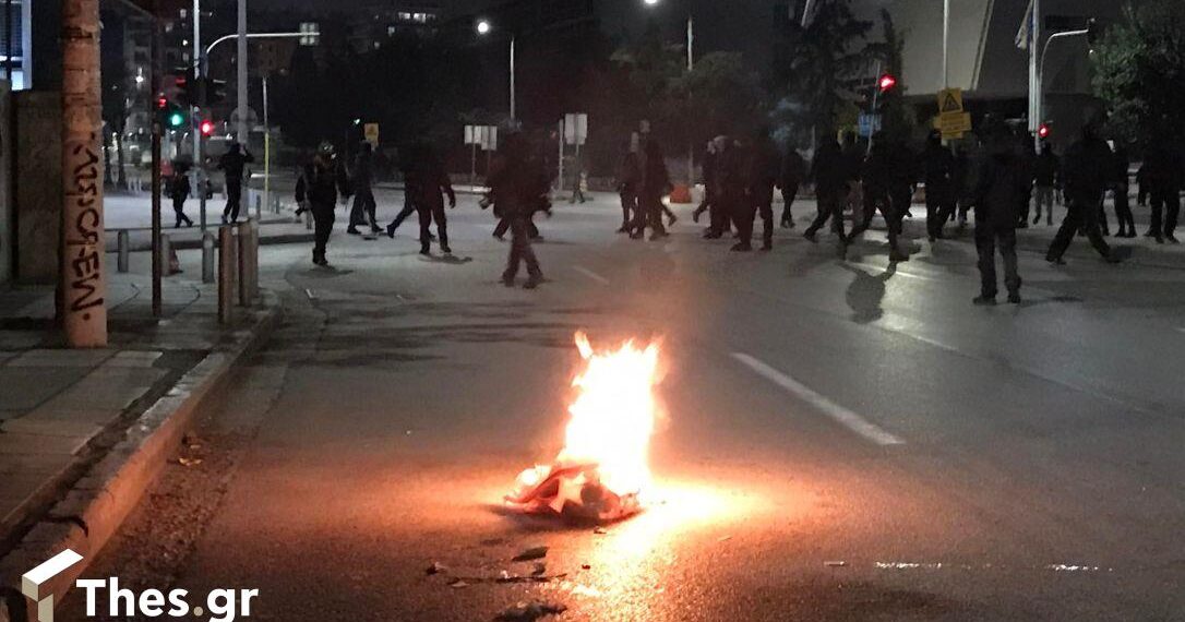 Πολυτεχνείο – Θεσσαλονίκη: Εξι συλλήψεις στα επεισόδια – Τρεις κοπέλες είναι ανήλικες