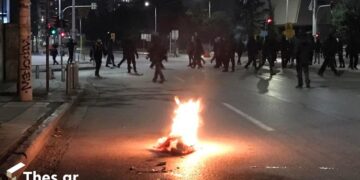 Πολυτεχνείο – Θεσσαλονίκη: Εξι συλλήψεις στα επεισόδια – Τρεις κοπέλες είναι ανήλικες