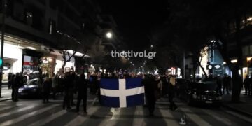 ΤΩΡΑ: Πορεία αντιεμβολιαστών στο κέντρο της Θεσσαλονίκης – “Πάρτε τα εμβόλια και φύγετε από εδώ” (φωτο&video)