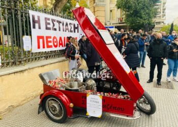 Θεσσαλονίκη: “Κηδεύουν” την εστίαση οι εστιάτορες στο ΥΜΑΘ (εικόνες & βίντεο)