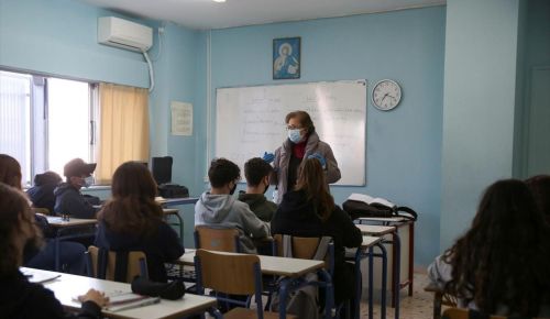 Εύοσμος: Επίθεση σε καθηγήτρια από εξωσχολικό μαθητή