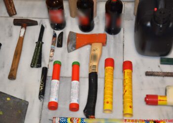 Εύοσμος:  Μολότοφ, μαχαίρια και τσεκούρια σε συνδέσμους φιλάθλων ομάδων (Εικόνες)