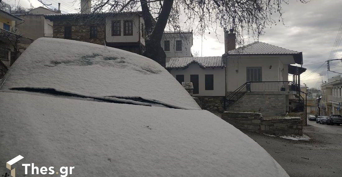 Θεσσαλονίκη: Επεσαν τα πρώτα χιόνια – Ποιοι δρόμοι είναι κλειστοί