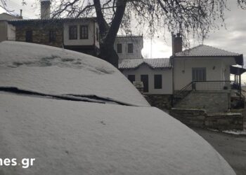 Θεσσαλονίκη: Επεσαν τα πρώτα χιόνια – Ποιοι δρόμοι είναι κλειστοί