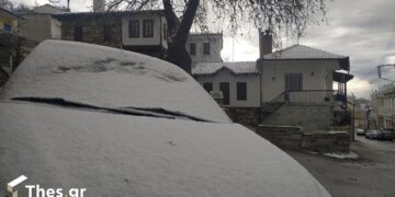 Θεσσαλονίκη: Επεσαν τα πρώτα χιόνια – Ποιοι δρόμοι είναι κλειστοί