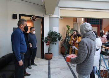 Χριστουγεννιάτικα κάλαντα «πλημμύρισαν» το Δημαρχείο Κορδελιού-Ευόσμου