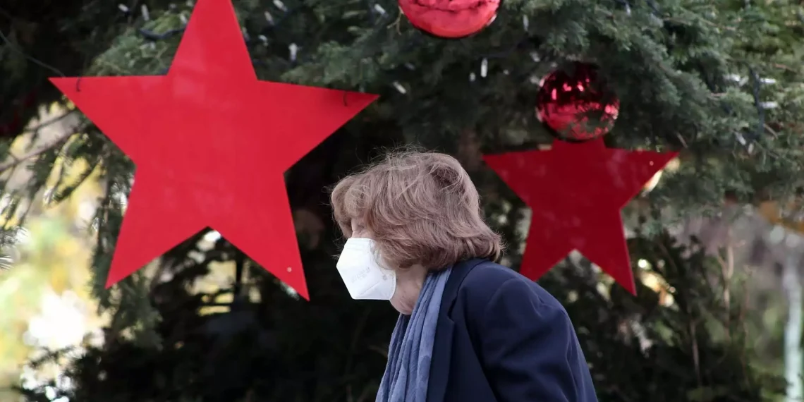 Χριστούγεννα: Δείτε τα νέα μέτρα κατά του κορονοϊού – Τι θα ισχύει με μάσκα, rapid test και εκδηλώσεις