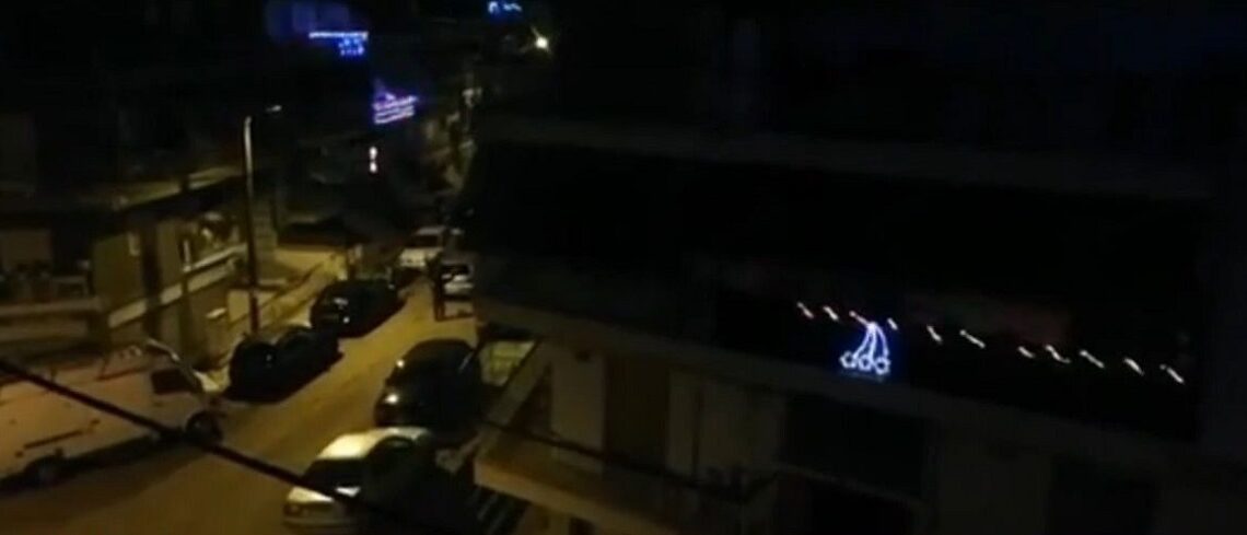 Θεσσαλονικιός μεράκλωσε και χόρευε στη μέση του δρόμου με τέρμα τη μουσική στο αμάξι του! (Βίντεο)