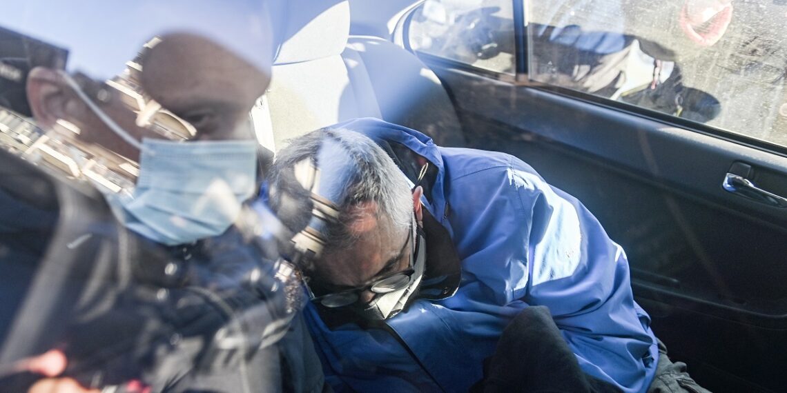 Στάθης Παναγιωτόπουλος: Η πρώτη φωτογραφία από τα κρατητήρια – Κατασχέθηκαν ο υπολογιστής και το κινητό του