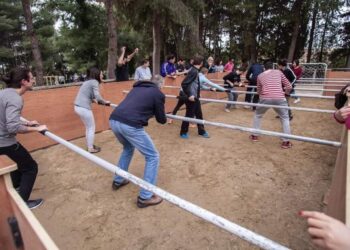 Η πλατεία Ευόσμου μεταμορφώνεται σε ένα γιγάντιο “ανθρώπινο” ποδοσφαιράκι