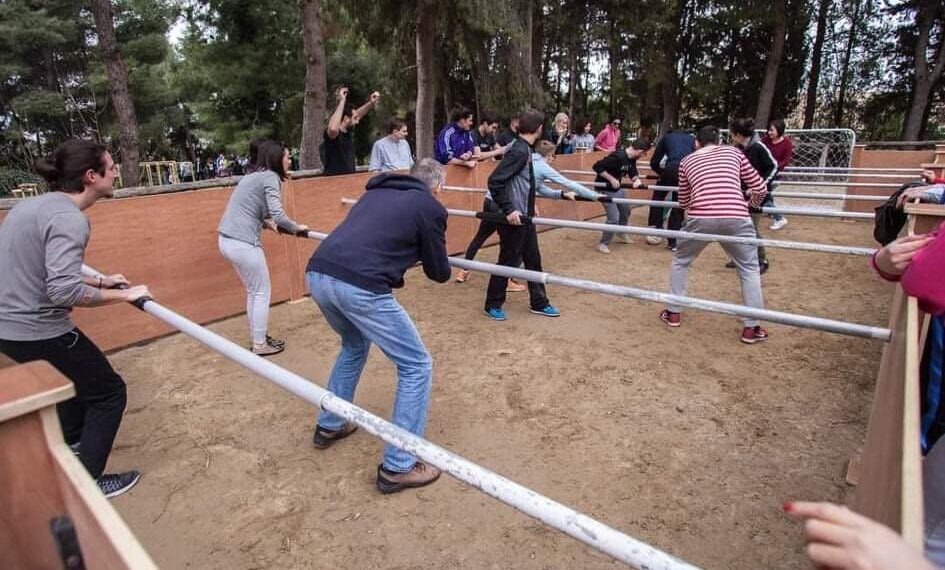 Η πλατεία Ευόσμου μεταμορφώνεται σε ένα γιγάντιο “ανθρώπινο” ποδοσφαιράκι