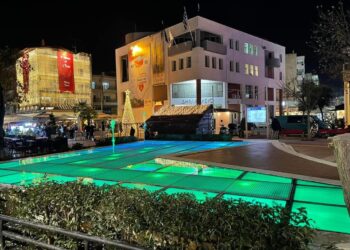 Εντυπωσιακό το νέο συντριβάνι στην πλατεία Ευόσμου (Εικόνες)