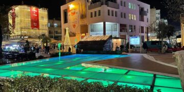 Εντυπωσιακό το νέο συντριβάνι στην πλατεία Ευόσμου (Εικόνες)