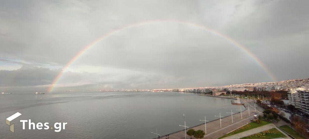 Εντυπωσιακό ουράνιο τόξο στον ουρανό της Θεσσαλονίκης (Εικόνες)