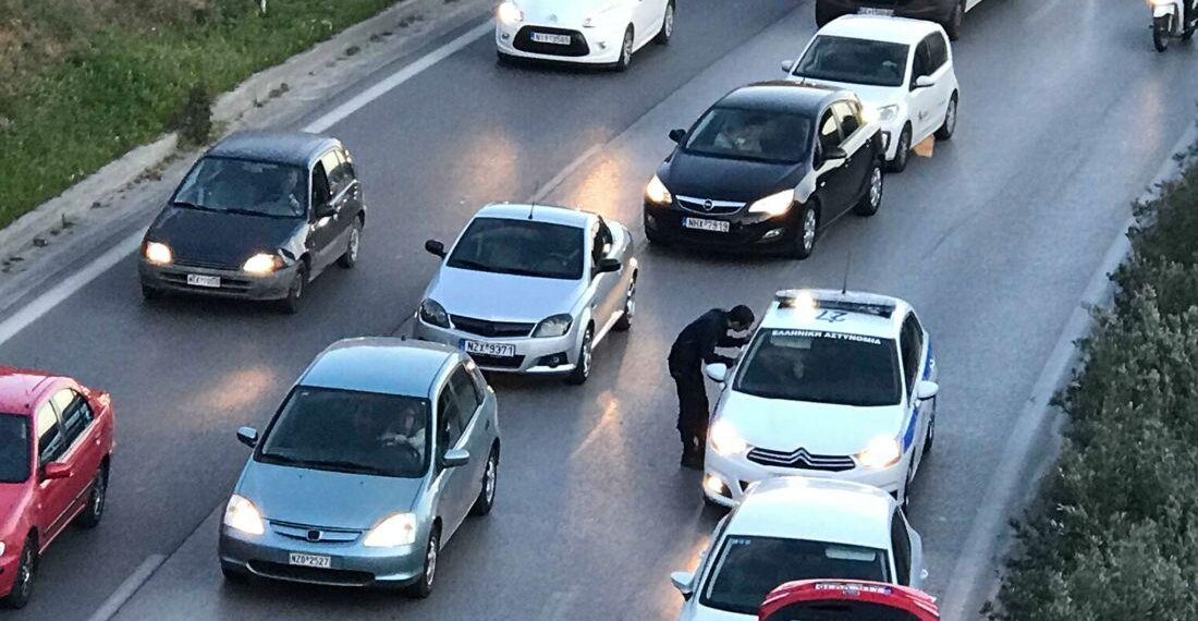 Θεσσαλονίκη: Αυτοκίνητο “καρφώθηκε” σε κολόνα – Ενας τραυματίας