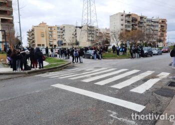 Θεσσαλονίκη: Αποχή μαθητών στο 1ο ΓΕΛ Ευόσμου – Διαμαρτυρία για ελλιπή μέτρα (Εικόνες)