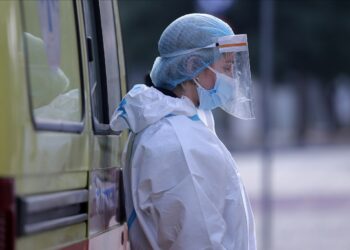 Θεσσαλονίκη: Στην “Όμικρον” αφορά το 45,3% των θετικών tests στο εργαστήριο του ΑΠΘ