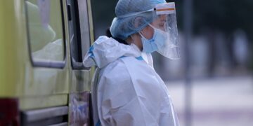 Θεσσαλονίκη: Στην “Όμικρον” αφορά το 45,3% των θετικών tests στο εργαστήριο του ΑΠΘ