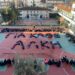 Θεσσαλονίκη: Ρίγη συγκίνησης σε σχολείο – Σχημάτισαν με τσάντες το “για κάθε Άλκη” (Εικόνα)