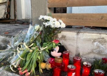 Φωτιά στη Θεσσαλονίκη: Το σπαρακτικό αντίο στην 31χρονη και τα 2 παιδάκια