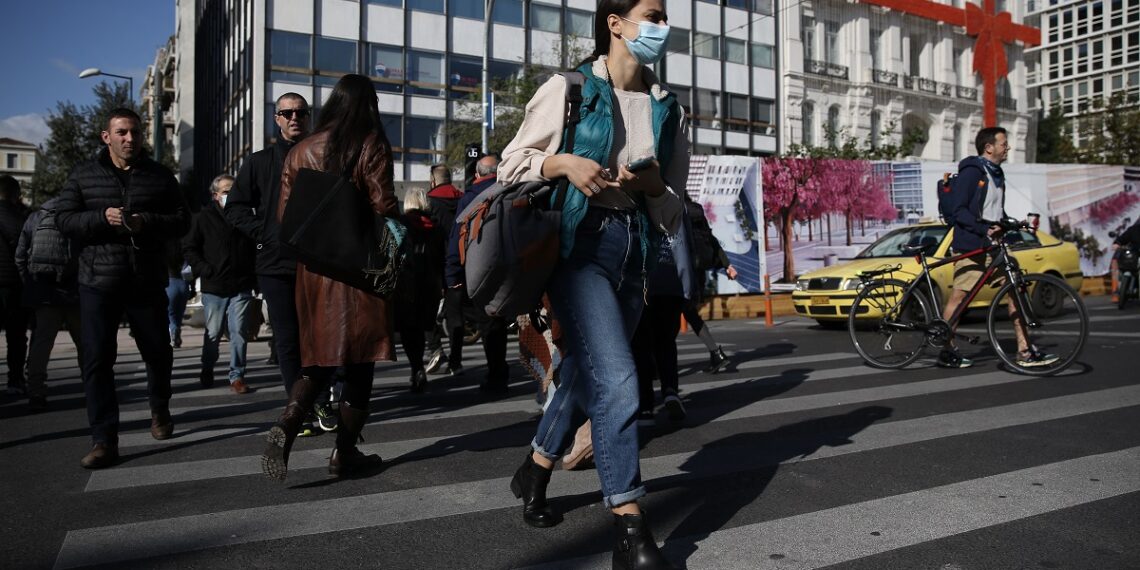 Τζανάκης: Μπορούμε να βγάλουμε τις μάσκες στους εξωτερικούς χώρους