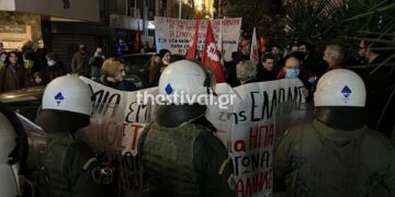 Θεσσαλονίκη: Στο Προξενείο της Ρωσίας οι αντιπολεμικές πορείες (video)