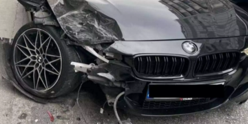 Θεσσαλονίκη: Σμπαράλια η πανάκριβη BMW σε τροχαίο στην Τσιμισκή – Οι εικόνες από το σημείο