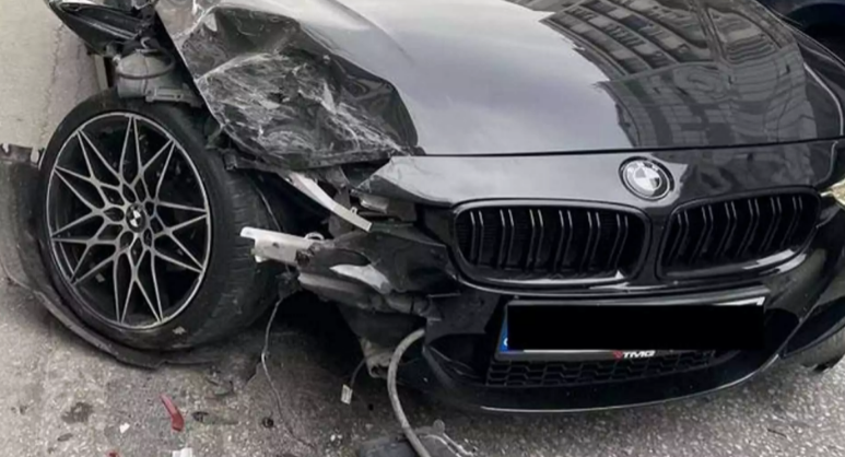 Θεσσαλονίκη: Σμπαράλια η πανάκριβη BMW σε τροχαίο στην Τσιμισκή – Οι εικόνες από το σημείο