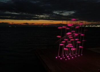 Φωταγώγηση και εκδήλωση στις ομπρέλες Ζογγολόπουλου για τις γυναικοκτονίες