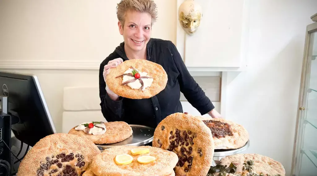 Καθαρά Δευτέρα: Λαγάνα με γεύσεις ιδιαίτερες – Η πρωτοποριακή ιδέα σε φούρνο της Θεσσαλονίκης