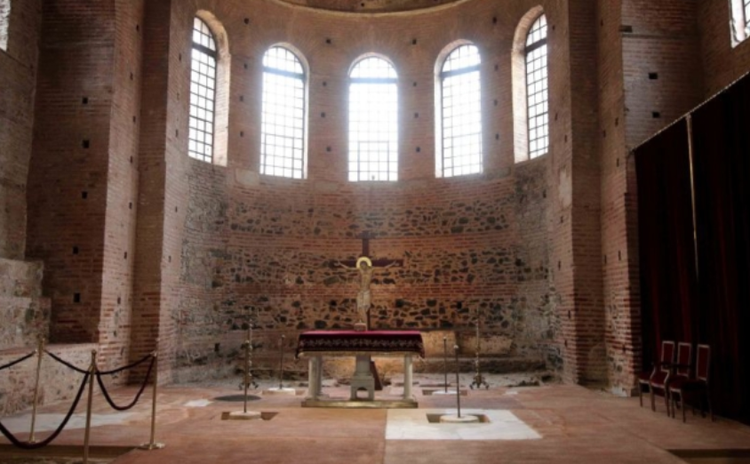 Φοιτητής έσπασε τον σταυρό στη Ροτόντα επειδή είχε χωρίσει