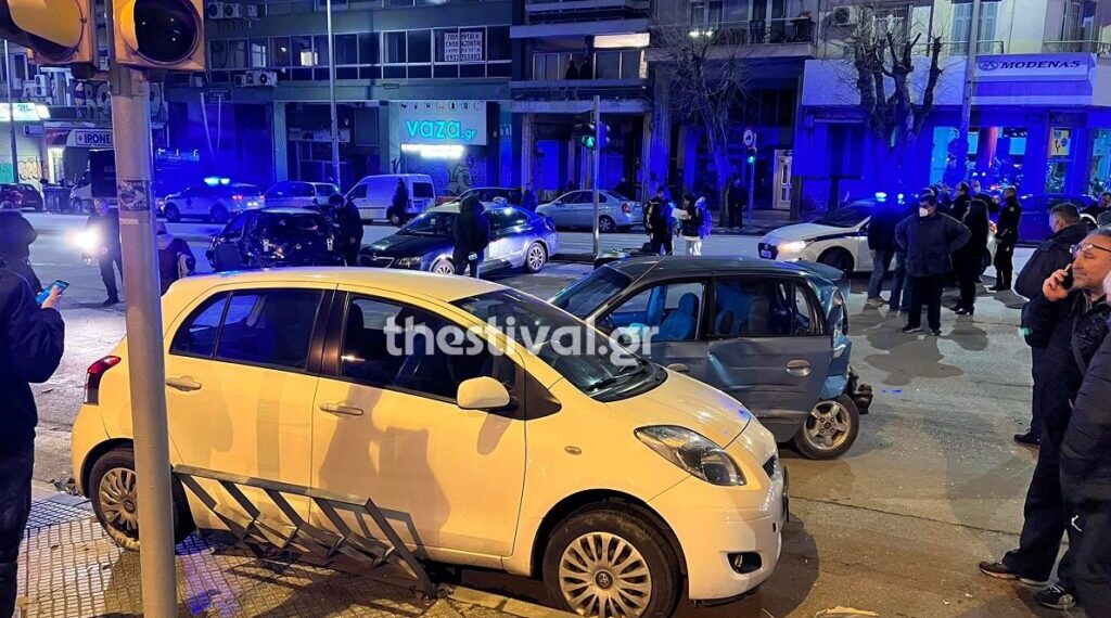 ΕΚΤΑΚΤΟ: “Τρελή” πορεία αστικού λεωφορείου στη Θεσσαλονίκη – Παρέσυρε αυτοκίνητα και τραυμάτισε οδηγούς (φωτο & video)