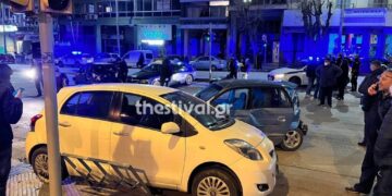 ΕΚΤΑΚΤΟ: “Τρελή” πορεία αστικού λεωφορείου στη Θεσσαλονίκη – Παρέσυρε αυτοκίνητα και τραυμάτισε οδηγούς (φωτο & video)