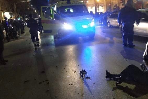 Θεσσαλονίκη: Σοβαρό τροχαίο στην Τσιμισκή – Μηχανή παρέσυρε πεζούς