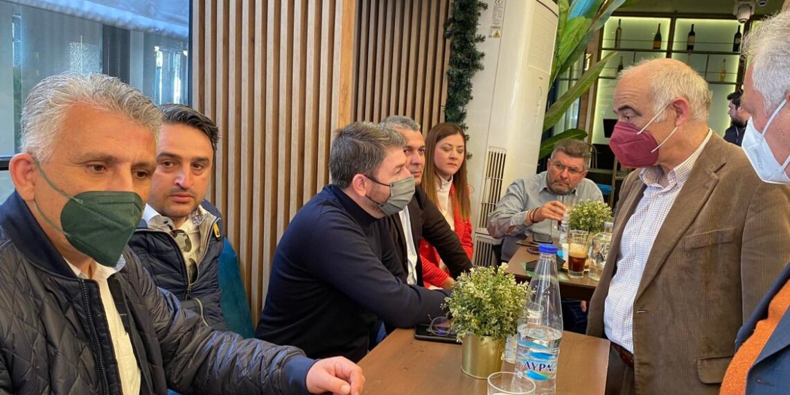 Ο Σαββατιάτικος καφές του Ανδρουλάκη στον Εύοσμο