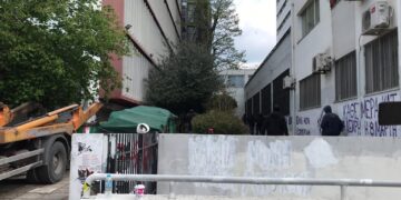 Ένταση μεταξύ αντιεξουσιαστών και αστυνομικών στο ΑΠΘ (Βίντεο)